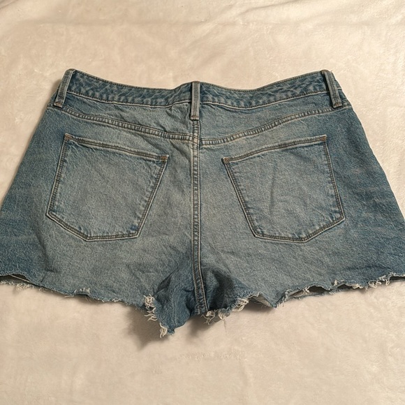 Women’s Universal Thread Jean shorts, size 14/32R - Picture 3 of 5